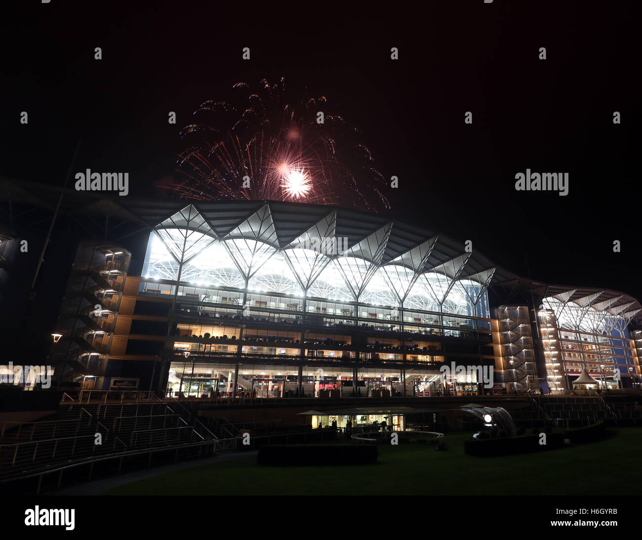 Fireworks ascot hi-res stock photography and images - Alamy