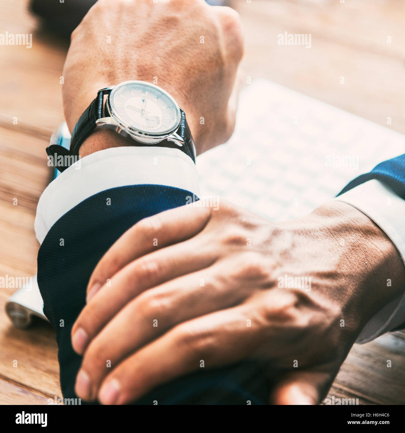 Значок часы. Таймер дудл. Значок часы на прозрачном фоне. Clock doodle. Часы настенные инфографика.