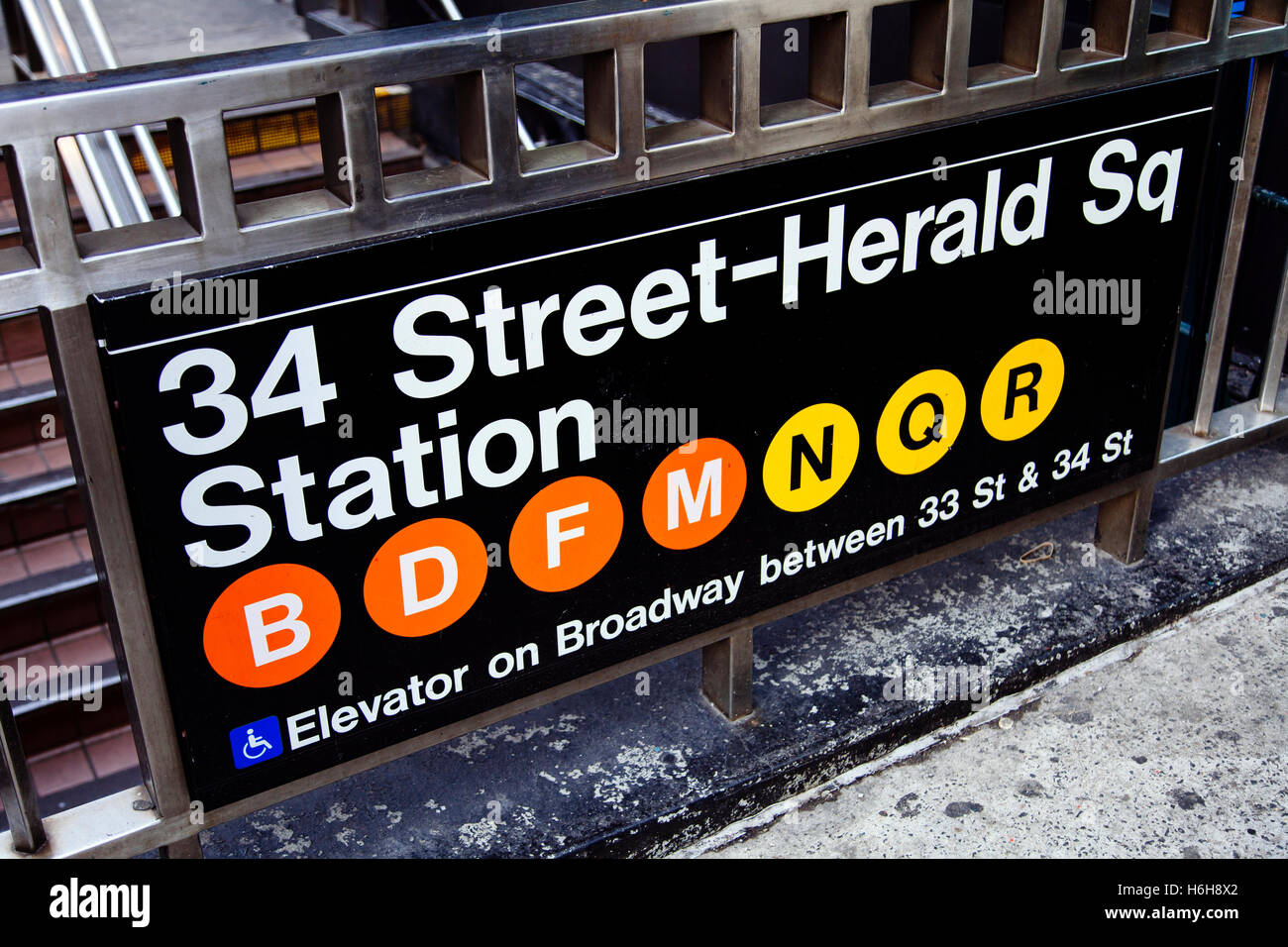34th street herald square subway station hires stock photography and images Alamy
