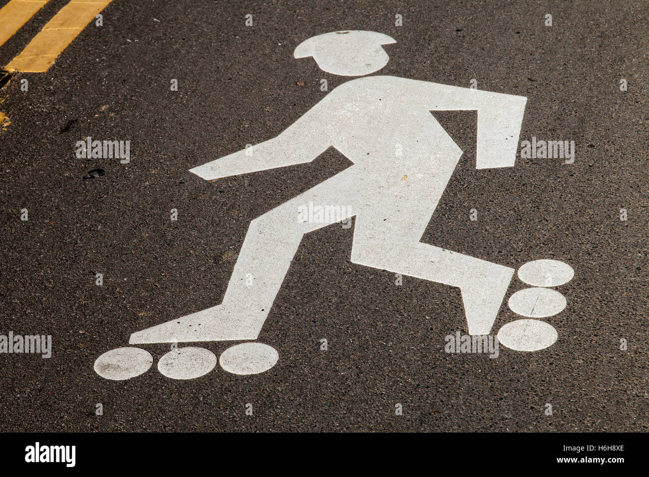Diagram of a rollerblader on asphalt, indicating it is the lane for