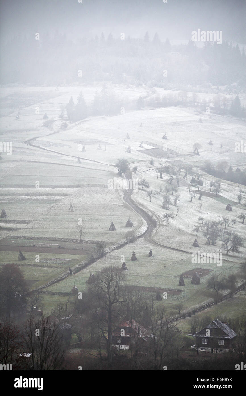 Snow fall in hills hi-res stock photography and images - Alamy