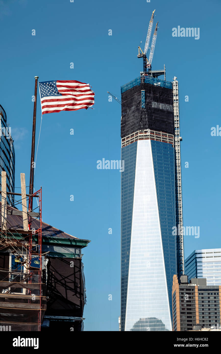 NEW-YORK - NOV 9: 1 World Trade Center building is under construction, with the American flag fluttering in the foreground on No Stock Photo