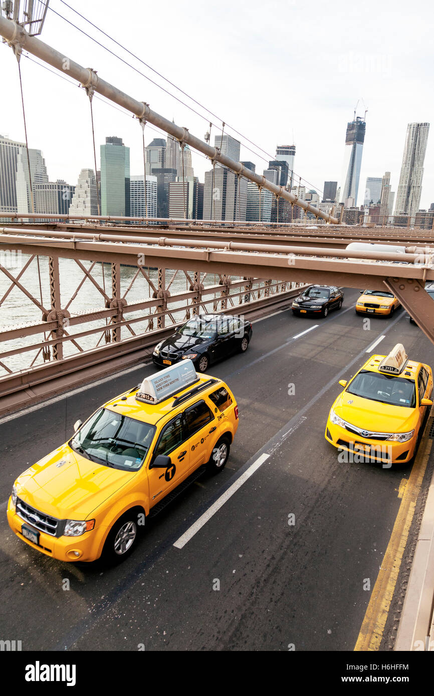 NEW-YORK - NOV 15: Afternoon rush hour traffic on the Brooklyn Bridge ...