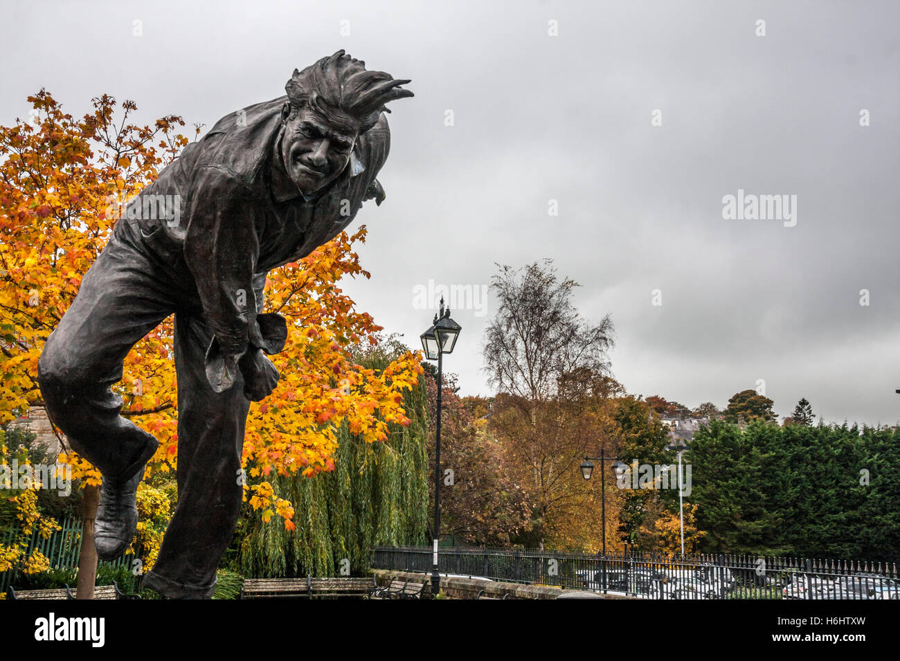 A statue of former England cricketer,Freddie Trueman, which is situated at the  canal basin in Skipton Stock Photo