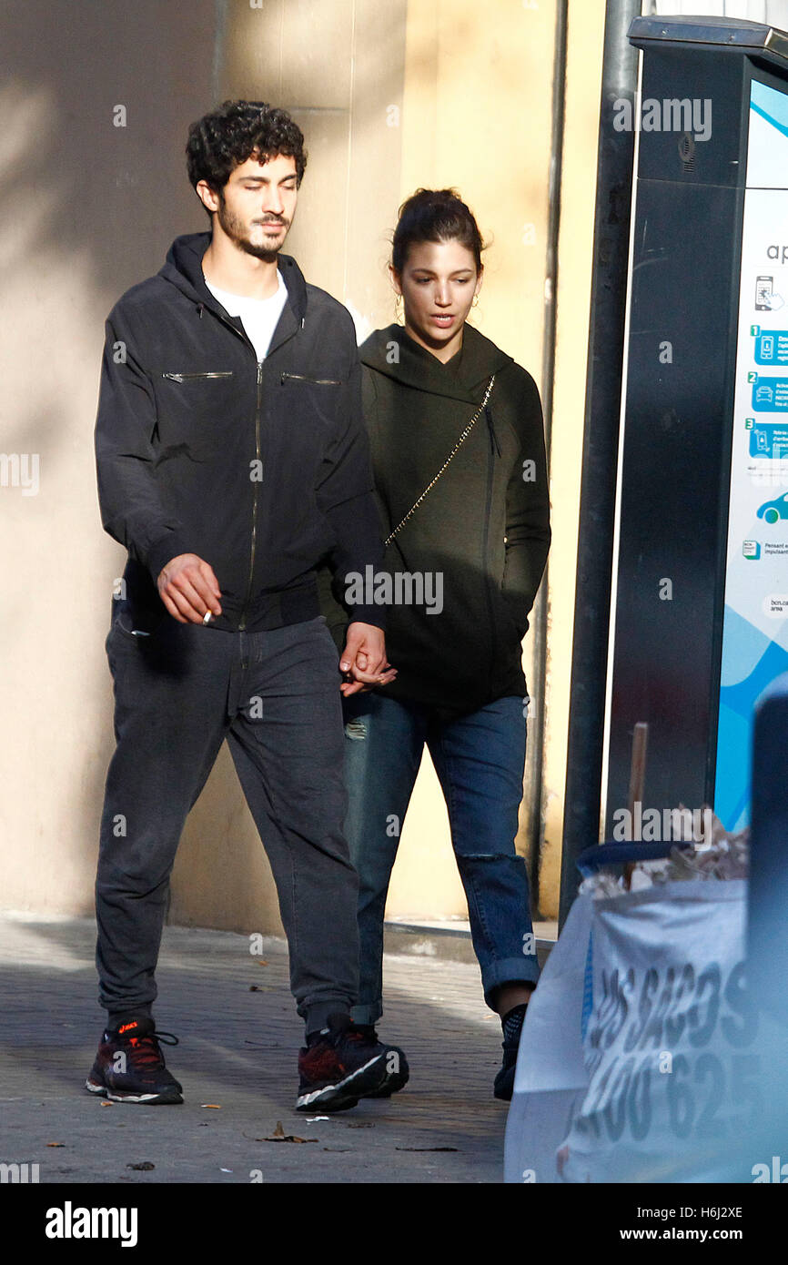 Los actores Chino Darín y Ursula Corbero por las calles de ...