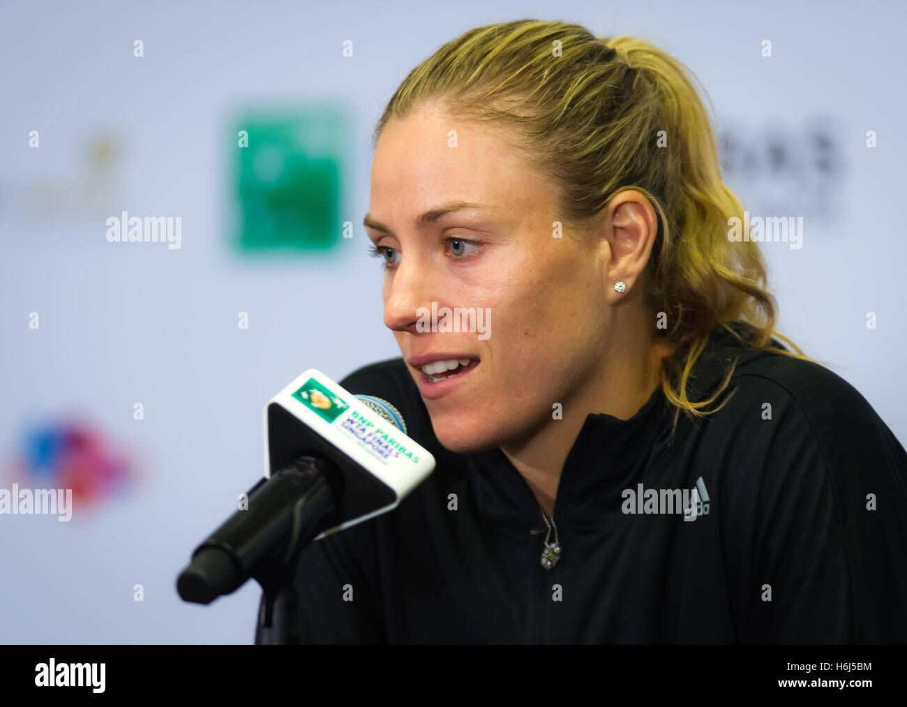 Singapore, Singapore. 29 October, 2016. Angelique Kerber talks to the
