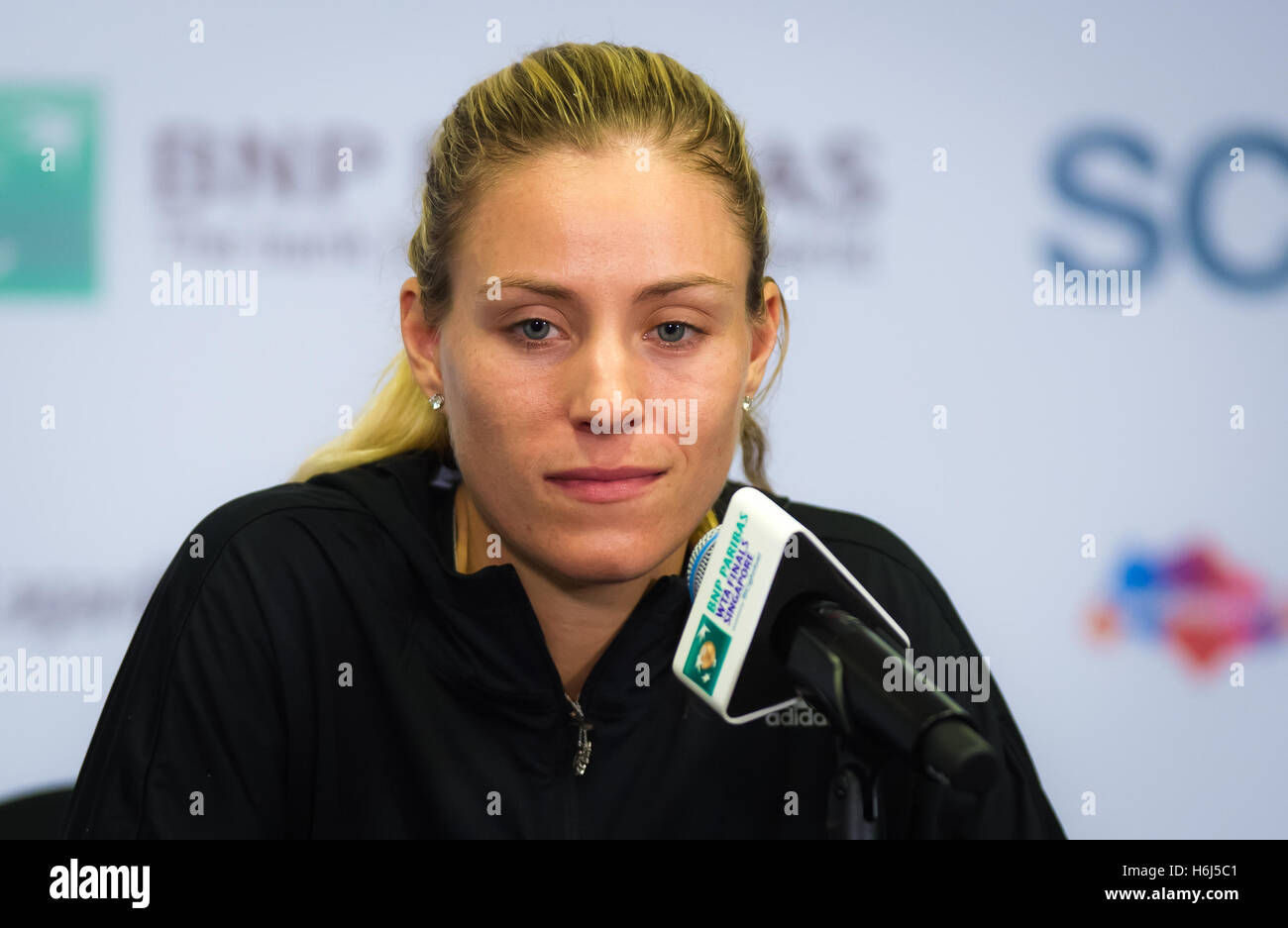 Singapore, Singapore. 29 October, 2016. Angelique Kerber talks to the