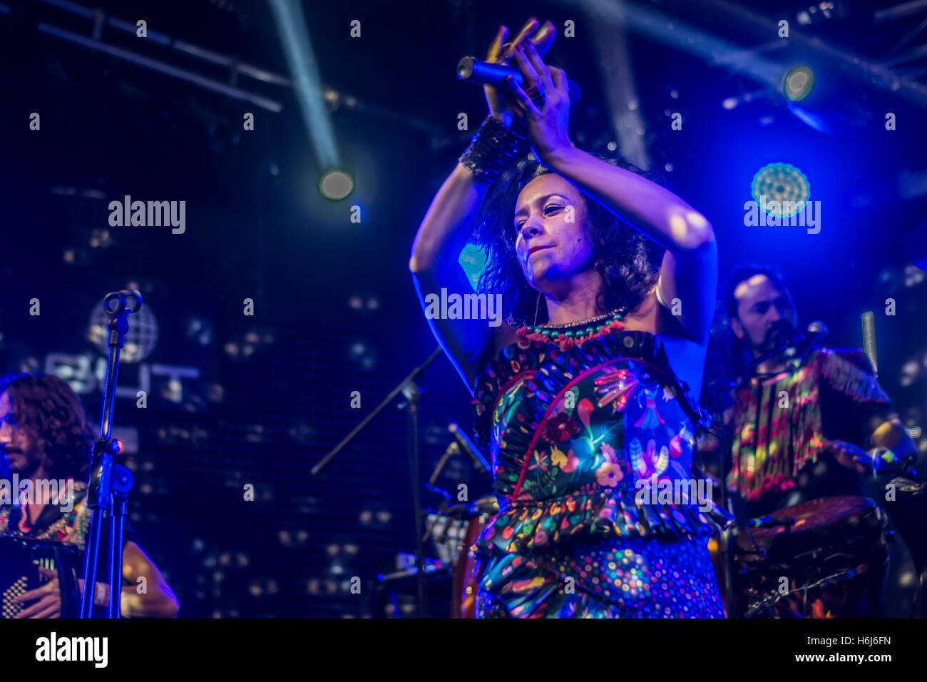 Madrid, Spain. 28th October, 2016. argentinian singer la yegros performance in the concert bar place “but”in Madrid Spain. this is the european tour 2016 of la yegros. Credit:  Alberto Sibaja Ramírez/Alamy Live News Stock Photo