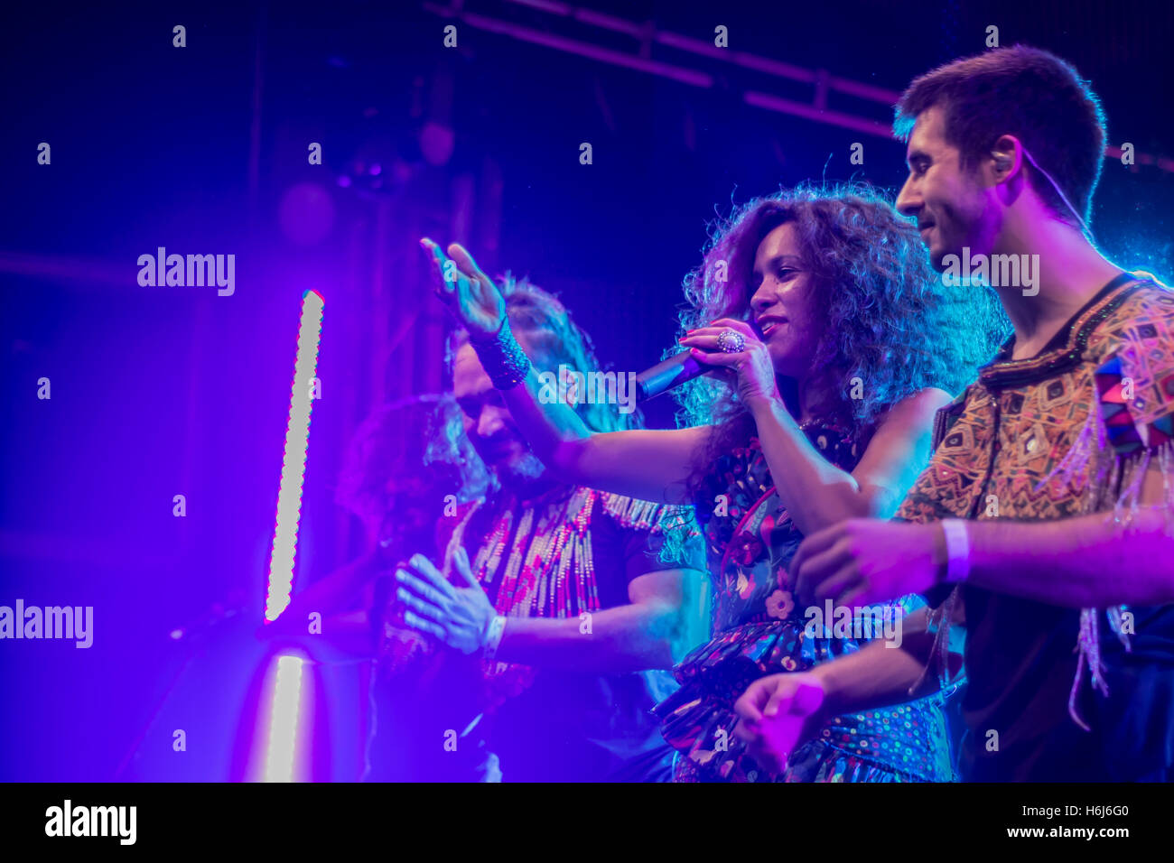 Madrid, Spain. 28th October, 2016. argentinian singer la yegros performance in the concert bar place “but”in Madrid Spain. this is the european tour 2016 of la yegros. Credit:  Alberto Sibaja Ramírez/Alamy Live News Stock Photo