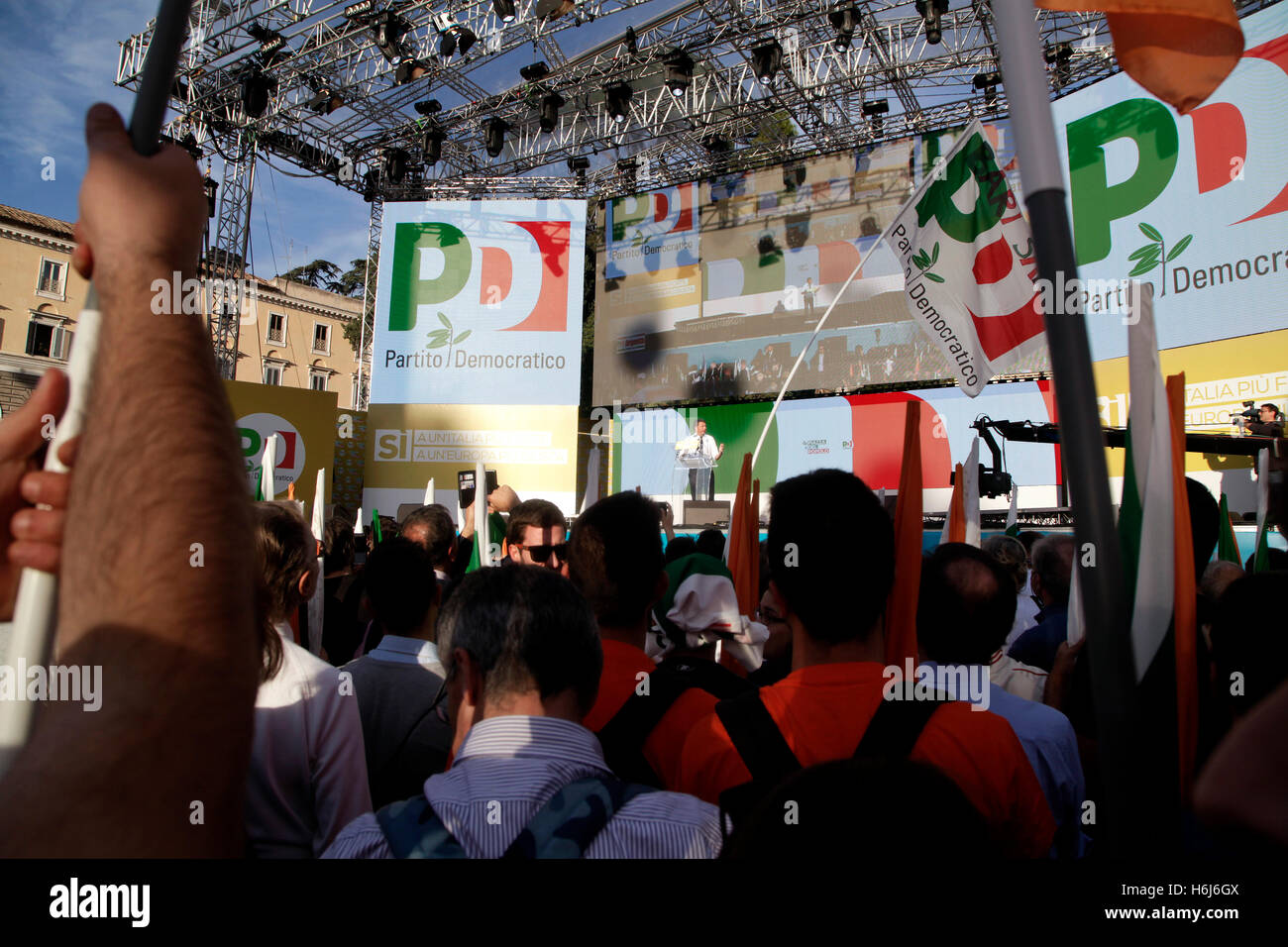 Rome, Italy, 29 October 2016. Matteo Renzi, Italy's primer minister, gestures as he speaks during a Democratic Party and referendum campaign rally in Rome, Italy. Credit: Sara De Marco/Alamy Live News Stock Photo