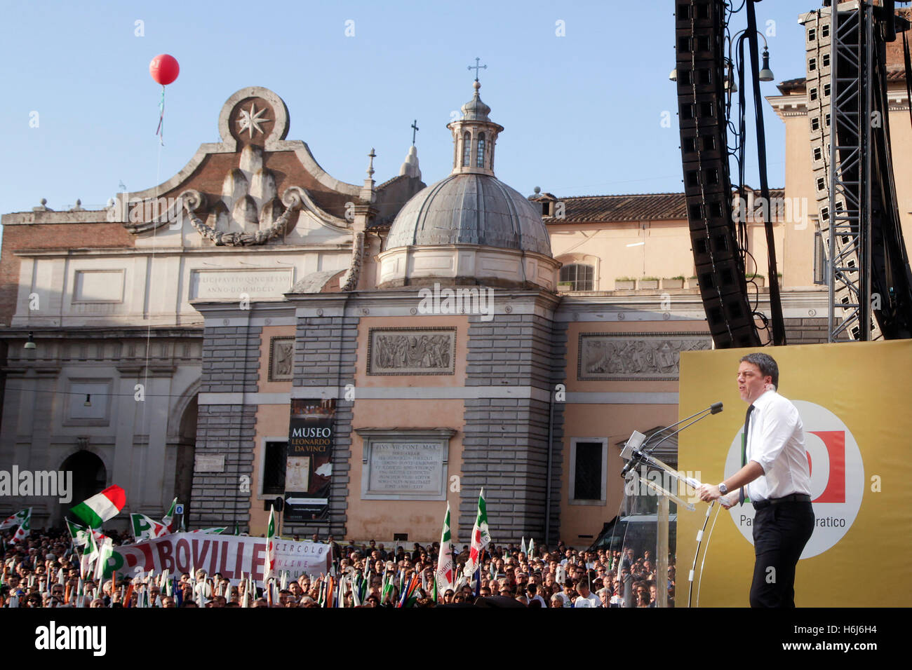 Rome, Italy, 29 October 2016. Matteo Renzi, Italy's primer minister, gestures as he speaks during a Democratic Party and referendum campaign rally in Rome, Italy. Credit: Sara De Marco/Alamy Live News Stock Photo