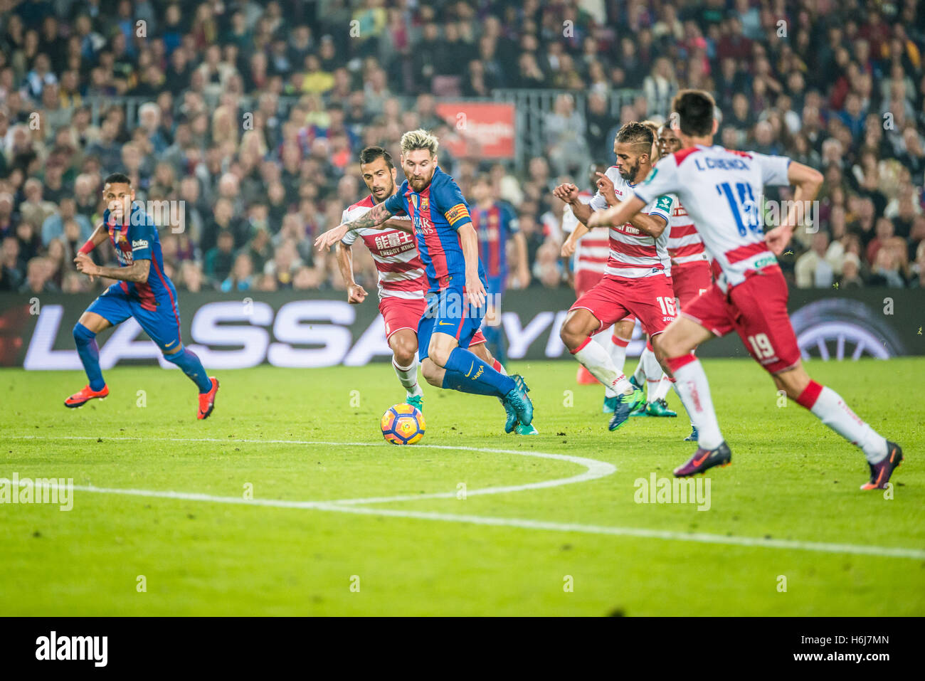 Barcelona, Catalonia, Spain. 29th Oct, 2016. FC Barcelona forward MESSI competes for the ball during the LaLiga match between FC Barcelona and Granada CF at the Camp Nou stadium in Barcelona © Matthias Oesterle/ZUMA Wire/Alamy Live News Stock Photo