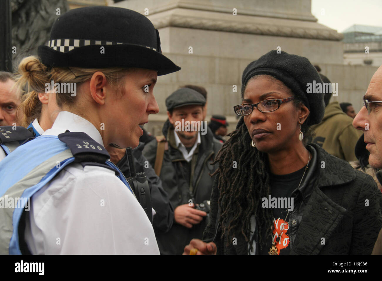 London, UK. 29th October, 2016. A police officer talk to Marcia Rigg ahead of the annual United Families and Friends Campaign (UFFC) remembrance procession at Trafalgar Square on 29 October 2016, the procession was delayed by half an hour . The silent precession is in memeory for those who have died while in custody of the state. The UFFC have been marching for the past 18 years from Trafalgar Square to Downing Street. Todate, there have been 1577 death in police custody since 1990 with no convictions. Credit:  David Mbiyu/Alamy Live News Stock Photo