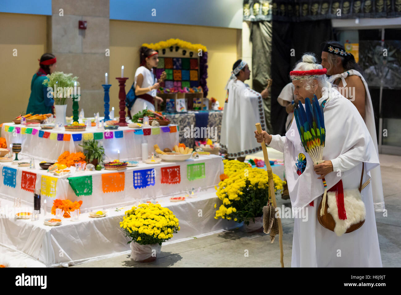 Detroit, Michigan, USA. 29th October 2016.  The Day of the Dead is observed in Detroit's Mexican-American neighborhood. Credit:  Jim West/Alamy Live News Stock Photo