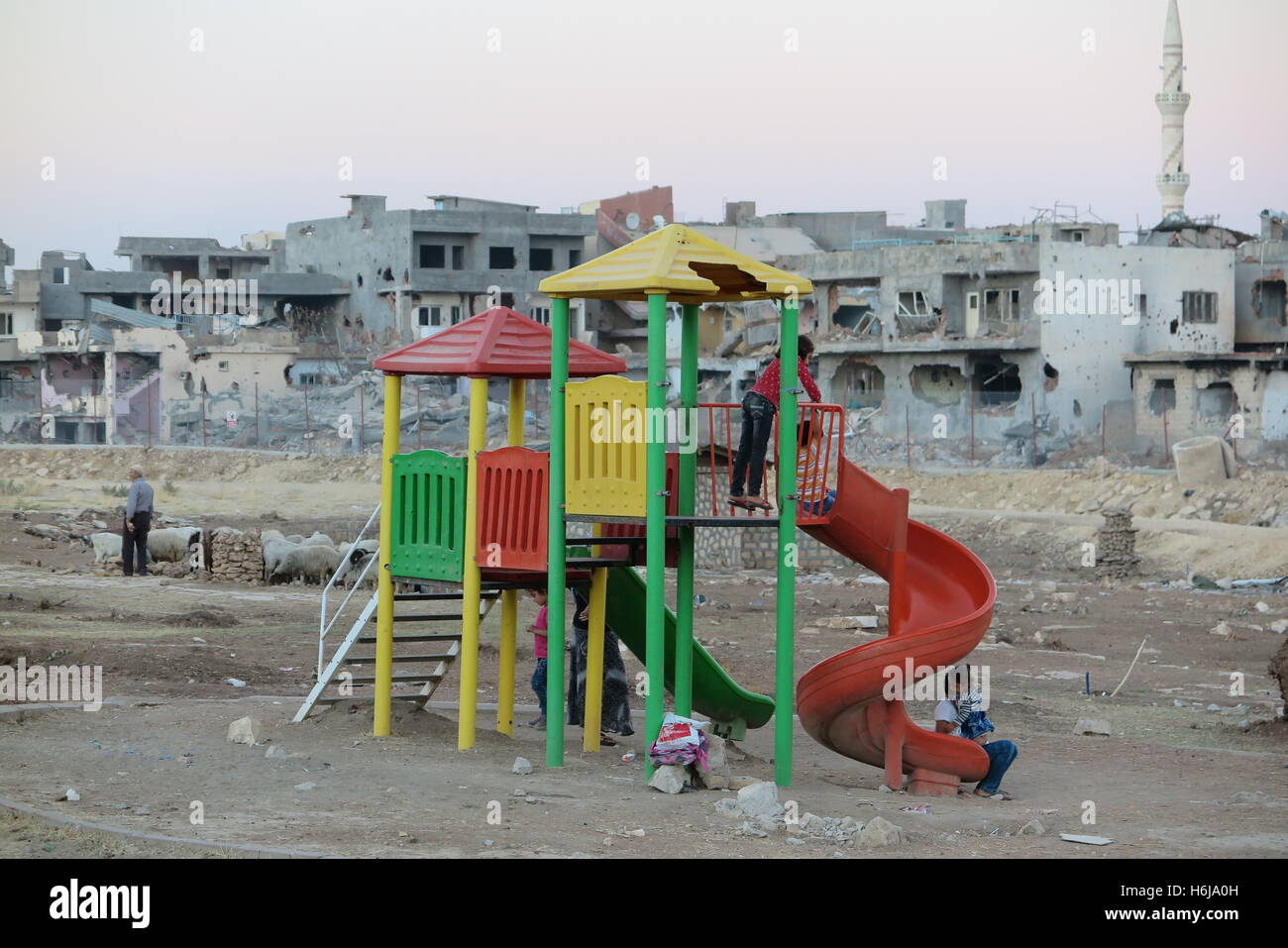 Nusaybin, Turkey. 20th Oct, 2016. A playground in front of the destroyed and closed down district Abdul Qadir Pasha in Nusaybin, Turkey, 20 October 2016. Whole districts of Kurdish cities in Turkey are destroyed, the displaced fear the upcoming winter. Fear, anger and hopelesness reign amongst the Kurds, as hardly anybody is interested in their fate. PHOTO: CAN MEREY/dpa/Alamy Live News Stock Photo