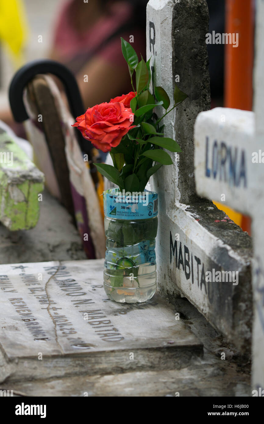 Religion prayer philippines remembrance filipino graves graveyard ...