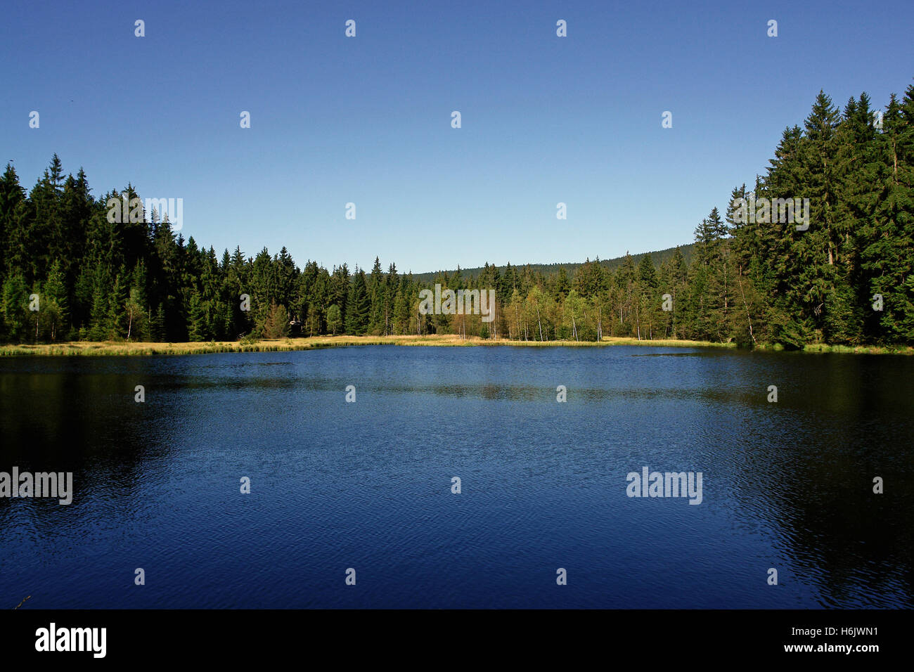 Black lakes hi-res stock photography and images - Alamy