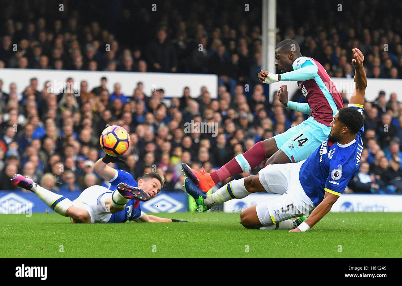 West Ham United's Pedro Obiang (centre) has a shot on goal undre pressure from Everton's Ashley Williams (right) and Bryan Oviedo during the Premier League match at Goodison Park, Liverpool. Stock Photo