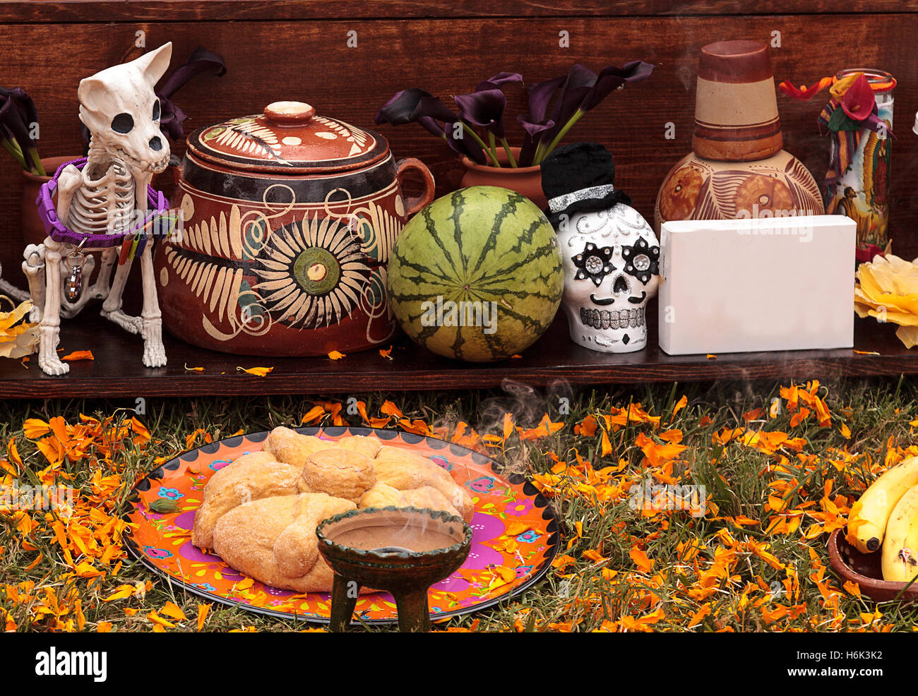 Skull at Dia de los Muertos, Day of the dead, in Los Angeles Stock Photo Alamy
