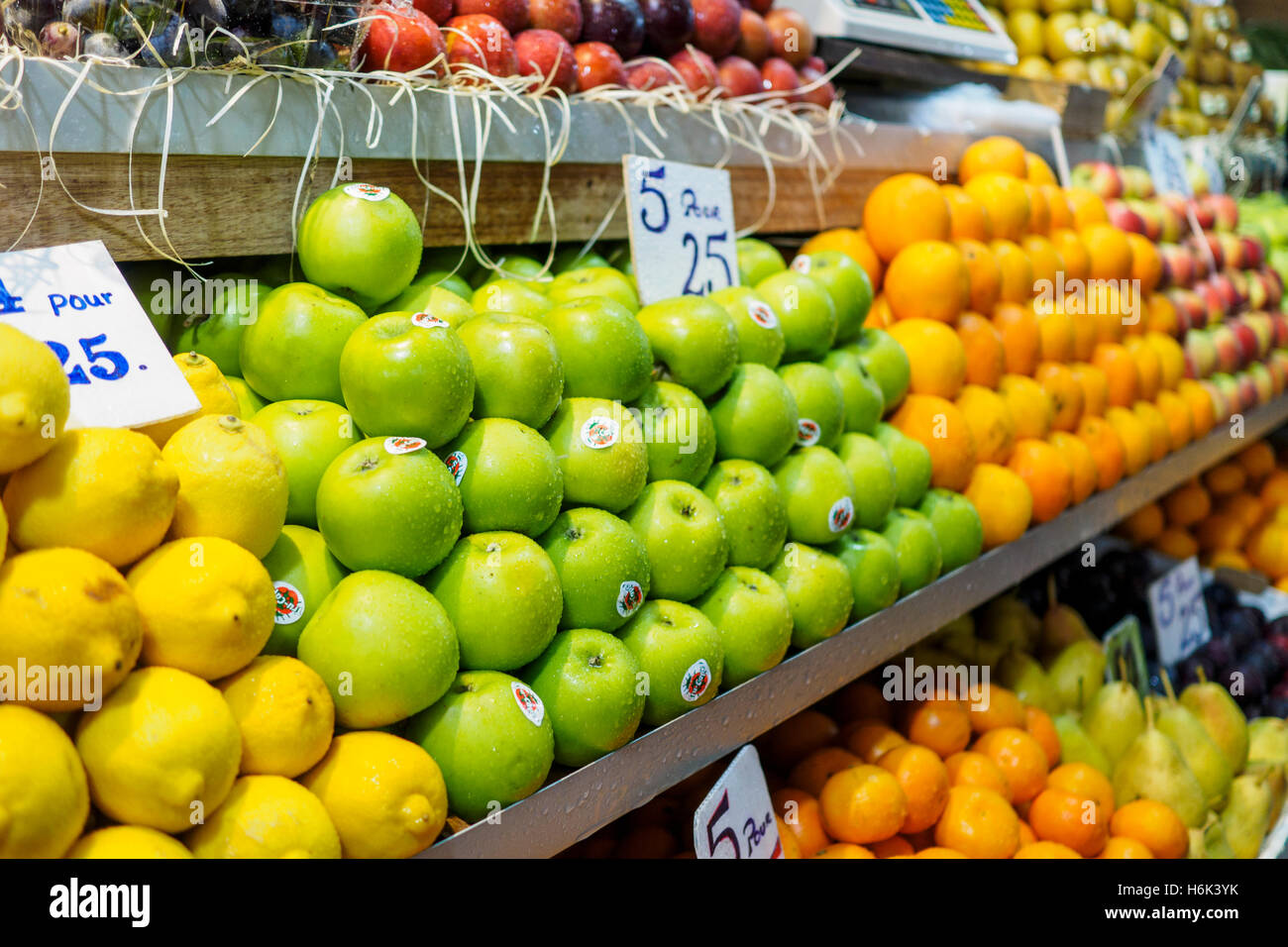 Fruit stall pricing hires stock photography and images Alamy