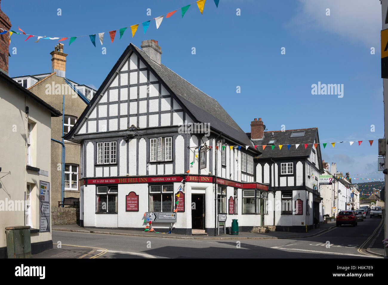 15th century The Bell Inn, Cross Street, Moretonhampstead, Dartmoor National Park, Devon, England, United Kingdom Stock Photo