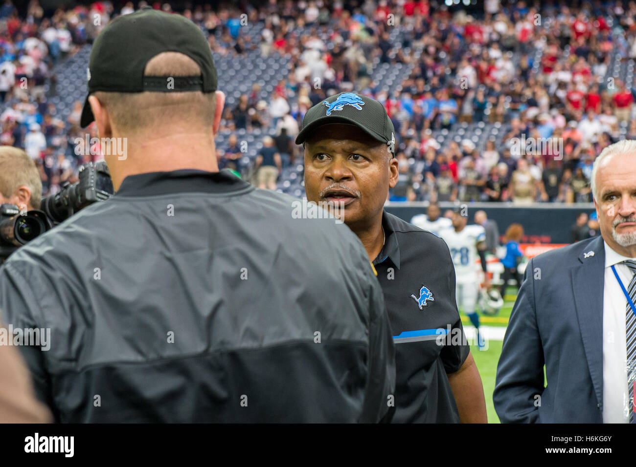 Houston, Texas, USA. 30th Oct, 2016. Detroit Lions head coach Jim Caldwell greets Houston Texans head coach Bill O'Brien after an NFL game between the Houston Texans and the Detroit Lions at NRG Stadium in Houston, TX on October 30th, 2016. The Texans won the game 20-13. Credit:  Trask Smith/ZUMA Wire/Alamy Live News Stock Photo