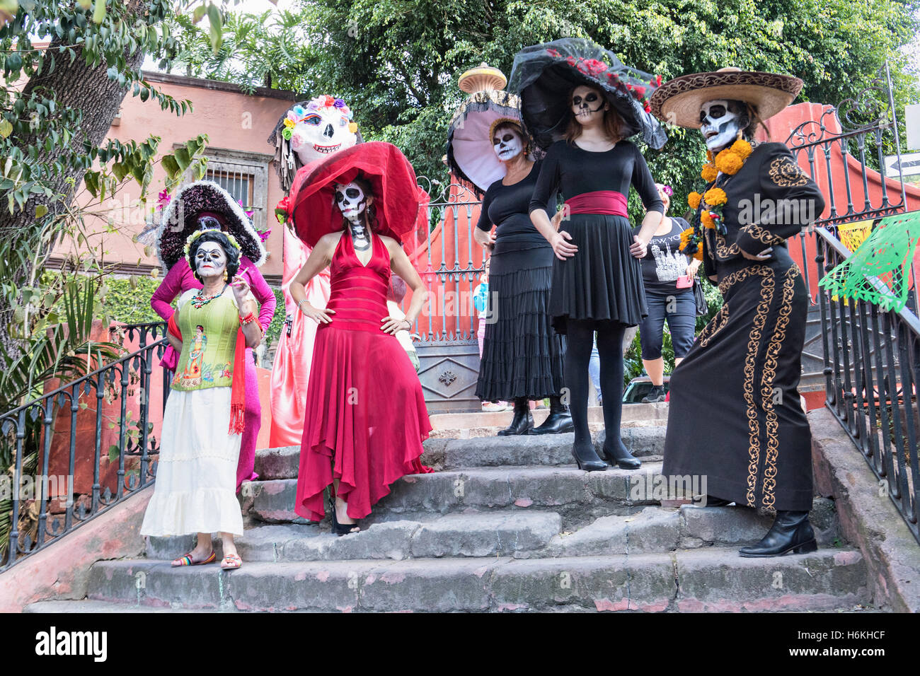 San Miguel De Allende, Mexico. 30th Oct, 2016. Women dressed as La