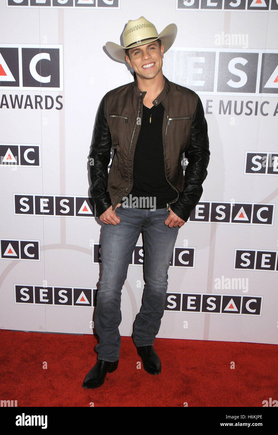 Nashville, Tennessee, USA. 6th June, 2014. 30 October 2016 - Nashville, Tennessee - Dustin Lynch. 2016 SESAC Nashville Music Awards honoring the songwriters and music publishers behind the year's most-performed Country and Americana songs held at the Country Music Hall of Fame and Museum. Photo Credit: Laura Farr/AdMedia © Laura Farr/AdMedia/ZUMA Wire/Alamy Live News Stock Photo