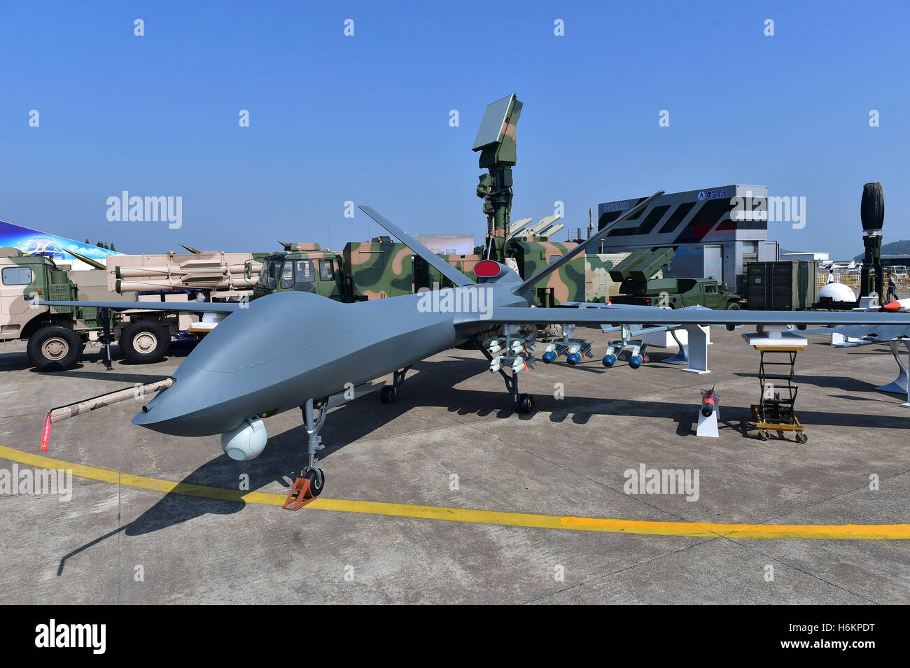 Zhuhai, China's Guangdong Province. 31st Oct, 2016. Photo taken on Oct. 31, 2016 shows a Chinese unmanned aerial vehicle CH-5 on the 11th China International Aviation and Aerospace Exhibition (Nov. 1 to 6) in Zhuhai, south China's Guangdong Province, Oct. 31, 2016. Credit:  Liang Xu/Xinhua/Alamy Live News Stock Photo