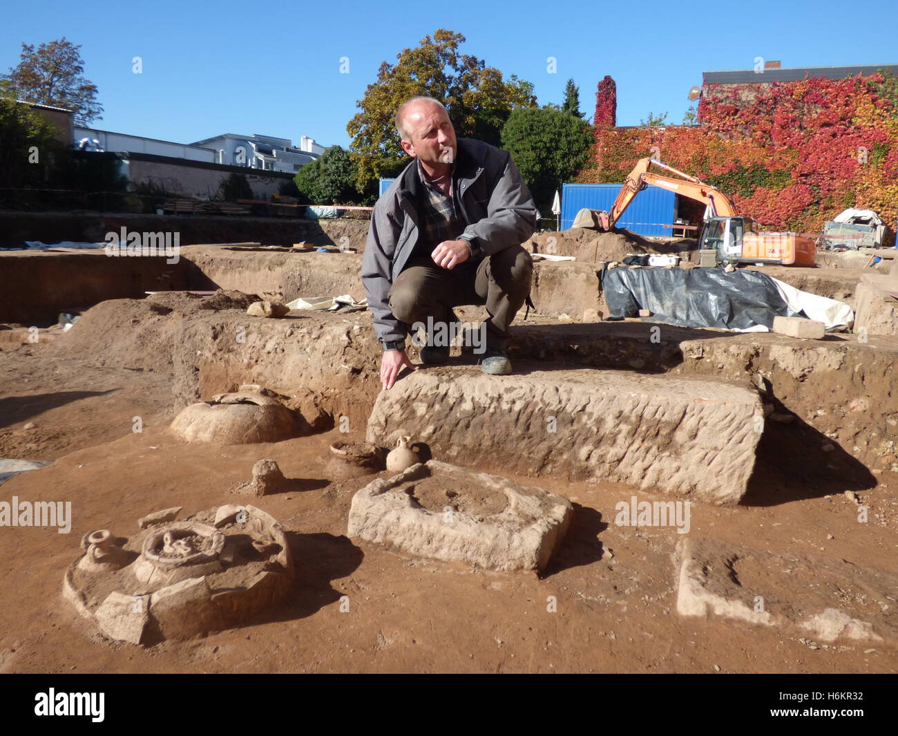 Trier, Germany. 31st Oct, 2016. Archaeologist Joachim Hupe (l) sitting on a block of a grave memorial in Trier, Germany, 31 October 2016. Archaeologists excavated 260 Roman graves from between 30 to 40 and 250 to 260 A.D. during a nine-month excavation period on a Roman cemetery in Trier. PHOTO: BIRGIT REICHERT/dpa/Alamy Live News Stock Photo
