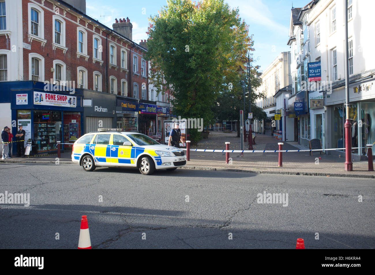 Tunbridge Wells, Kent -- 31 October 2016. Central area closed due to suspicious item being discovered outside Barclays Bank. The item was destroyed by a controlled explosion. Stock Photo