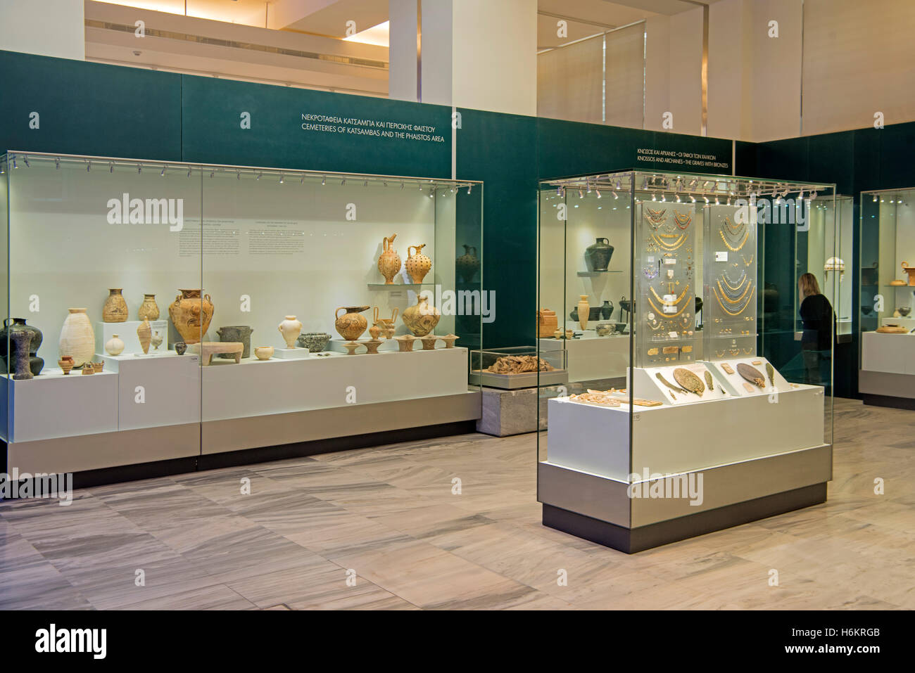 Griechenland, Kreta, Iraklio, Archäologisches Museum, Goldschmuck aus Gräbern in Malia Stock Photo