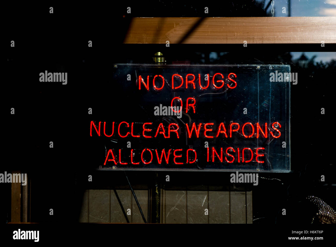 No drugs or nuclear weapons allowed inside sign Stock Photo