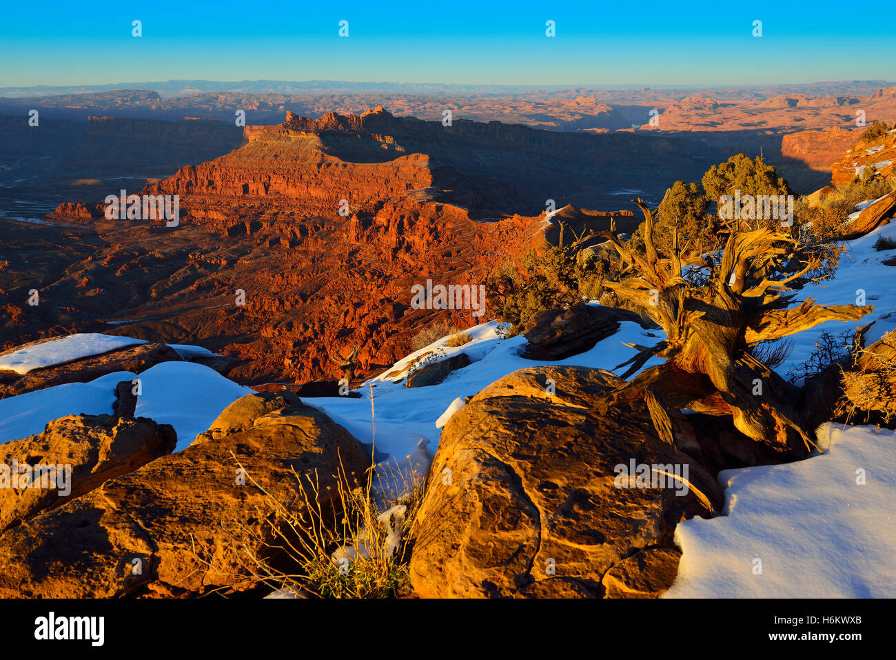 sunset at Anticline Overlook in Utah during winter Stock Photo - Alamy