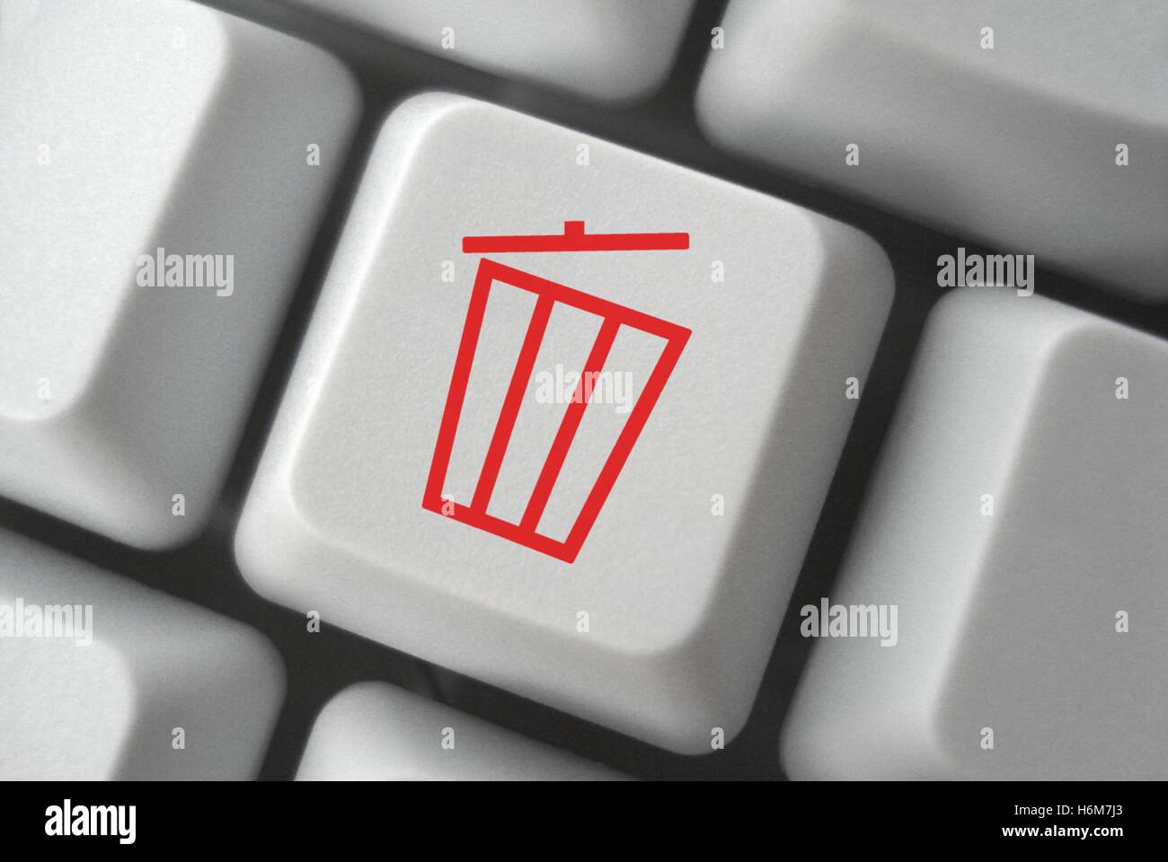 trash button iii Stock Photo - Alamy