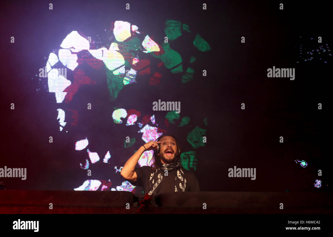 Bob sinclar performing on stage hi-res stock photography and images - Alamy