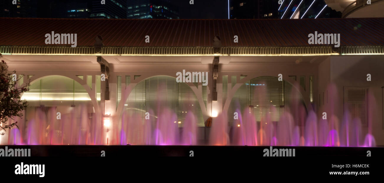 Little water fountain Singapore at night in front of colonial building Stock Photo