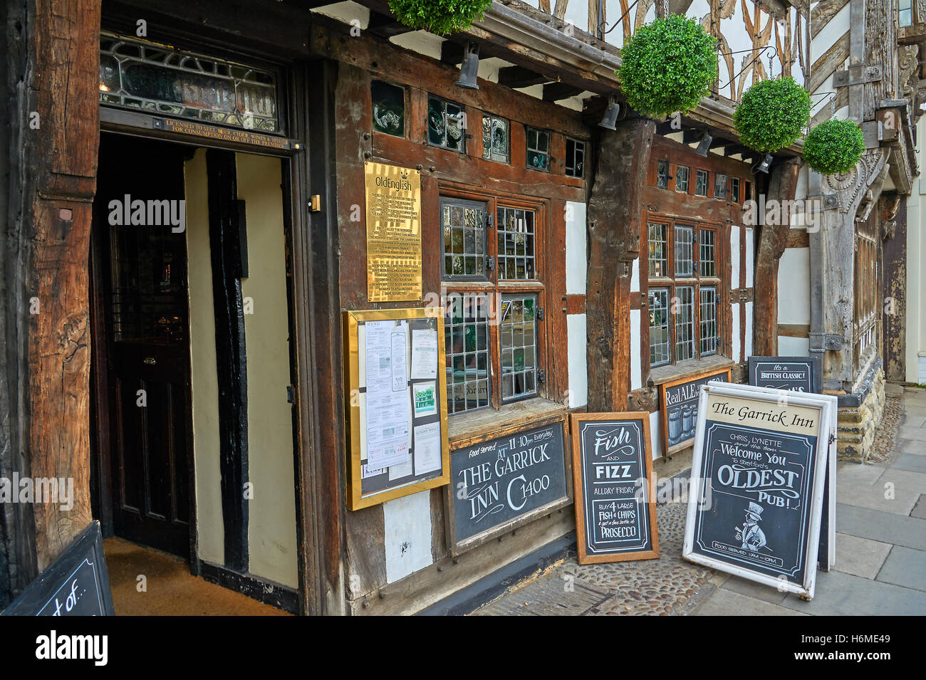 The entrance to The Garrick Inn in Stratford upon Avon - the inn is one of theldest public houses in the town Stock Photo