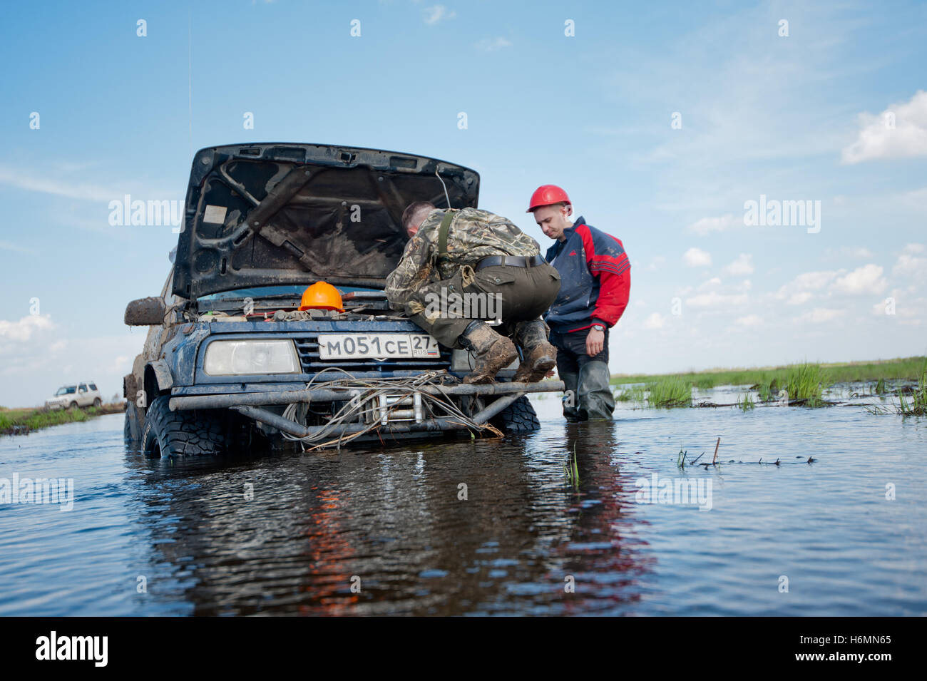 Car broke down and highway hi-res stock photography and images - Alamy