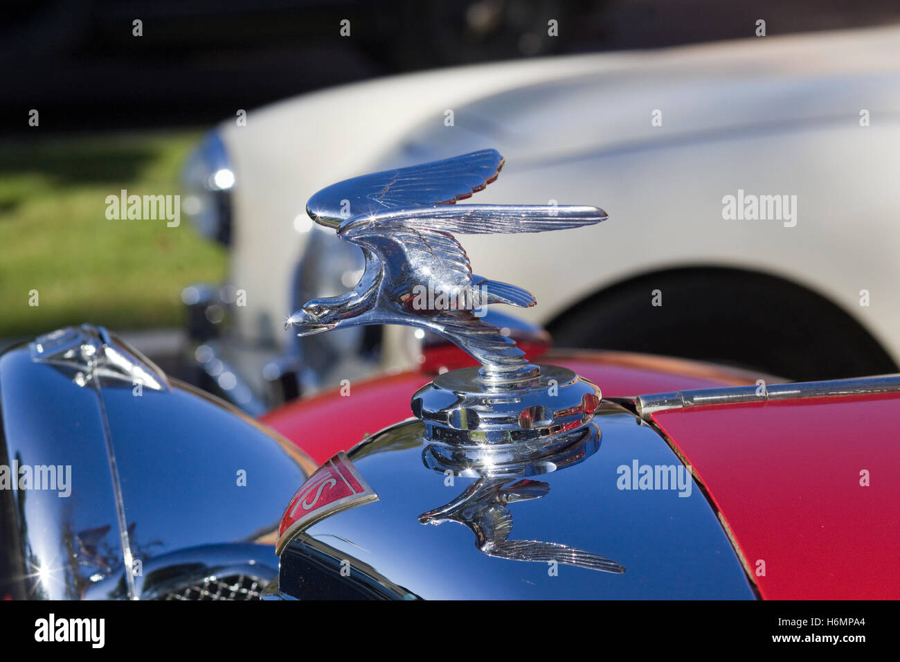 Vintage car hood ornament eagle hires stock photography and images Alamy
