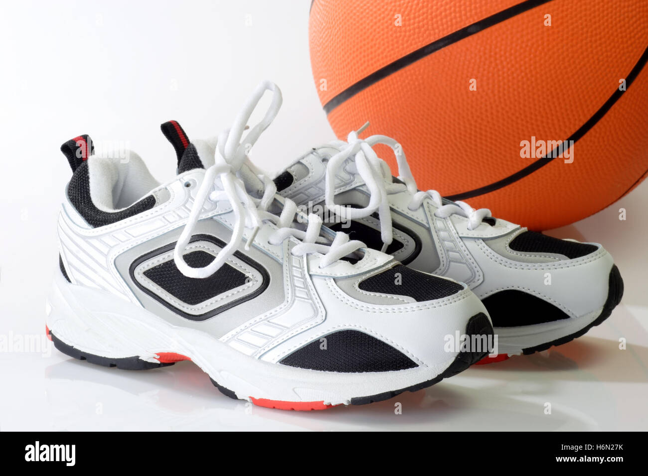 sport chek basketball shoes