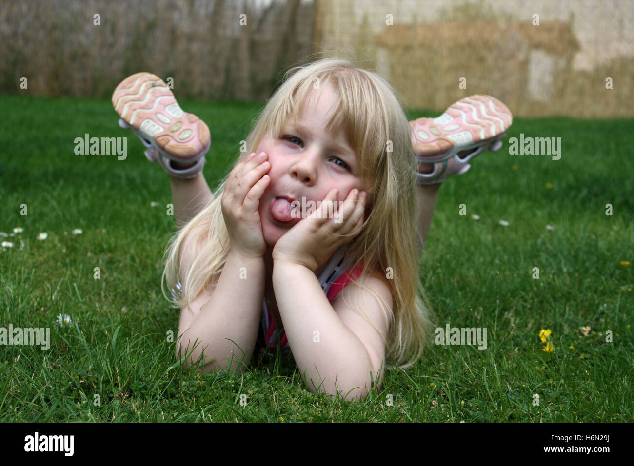 Children and daisy hi-res stock photography and images - Alamy