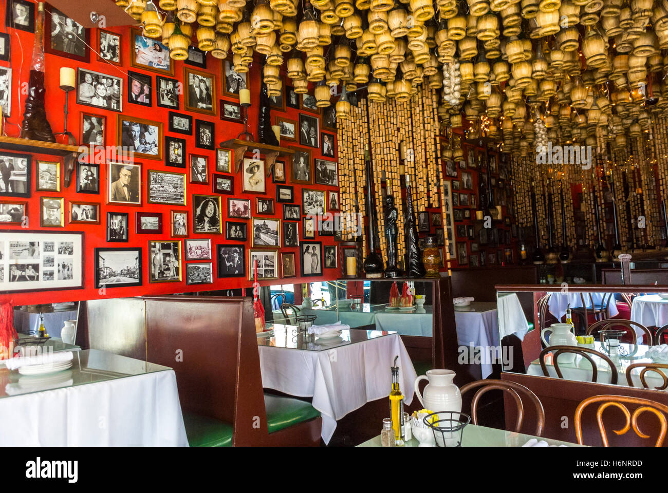 San Francisco, CA, USA, Italian Bistro Restaurant, "The Stinking Rose",  Inside Dining Room, with Decor, North Beach, interior Bistrot Stock Photo -  Alamy