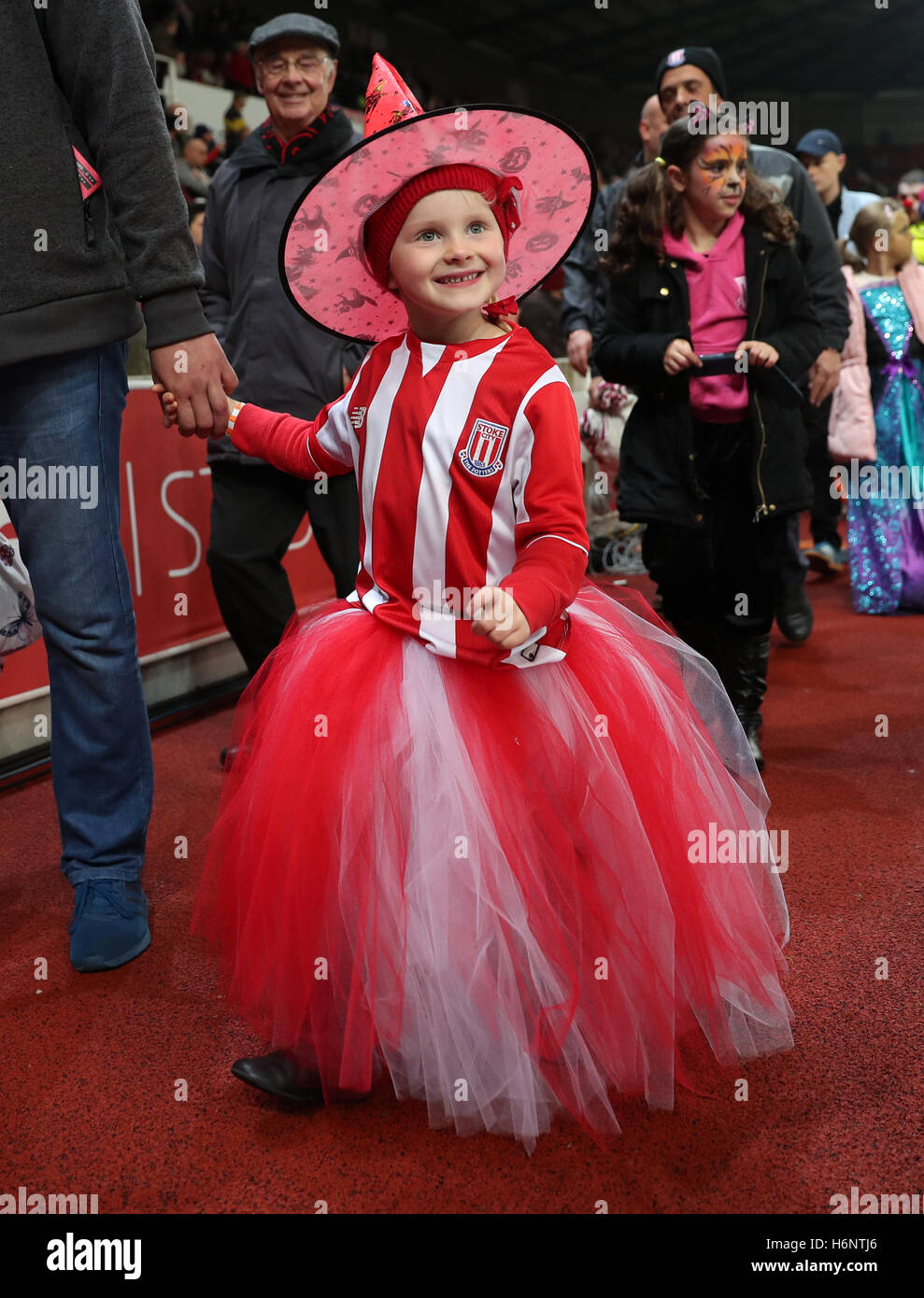 Football fan costume hi-res stock photography and images - Alamy