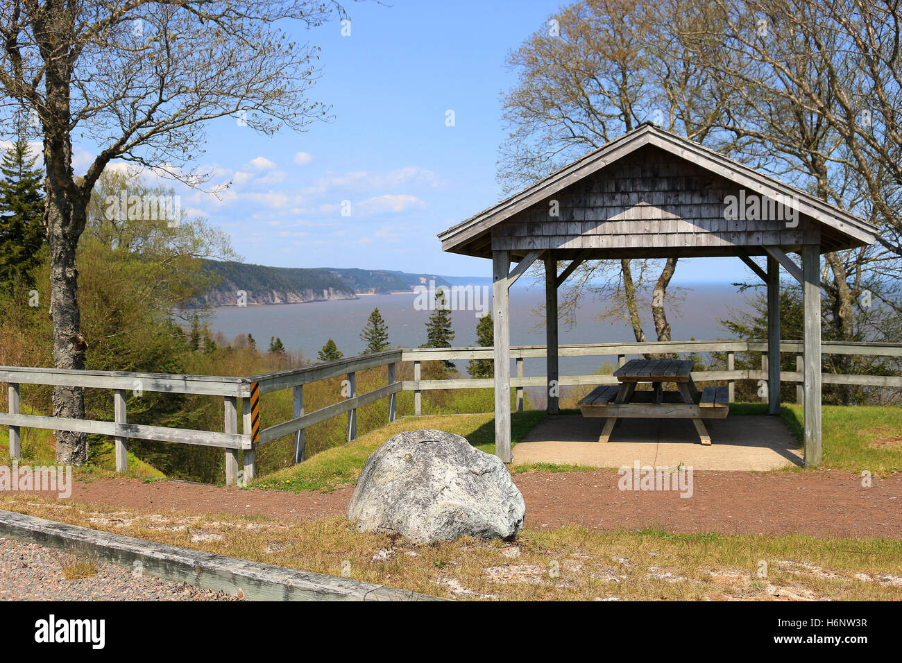 Unspoiled landscape with picnic table overlooking the Bay of Fundy on the Fundy Trail Parkway in New Brunswick, Canada Stock Photo