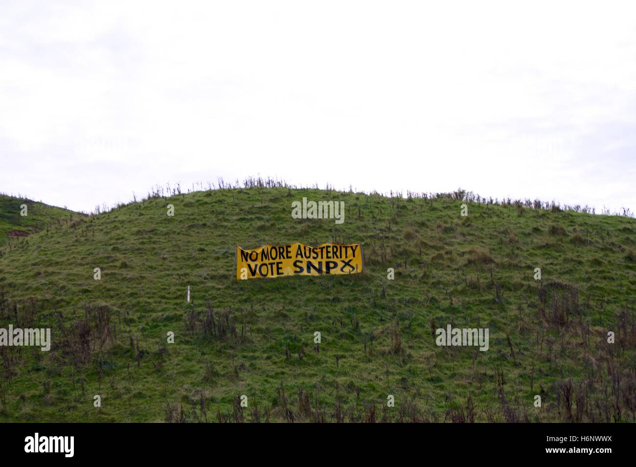 'No more austerity' vote SNP sign on hill in Scotland Stock Photo