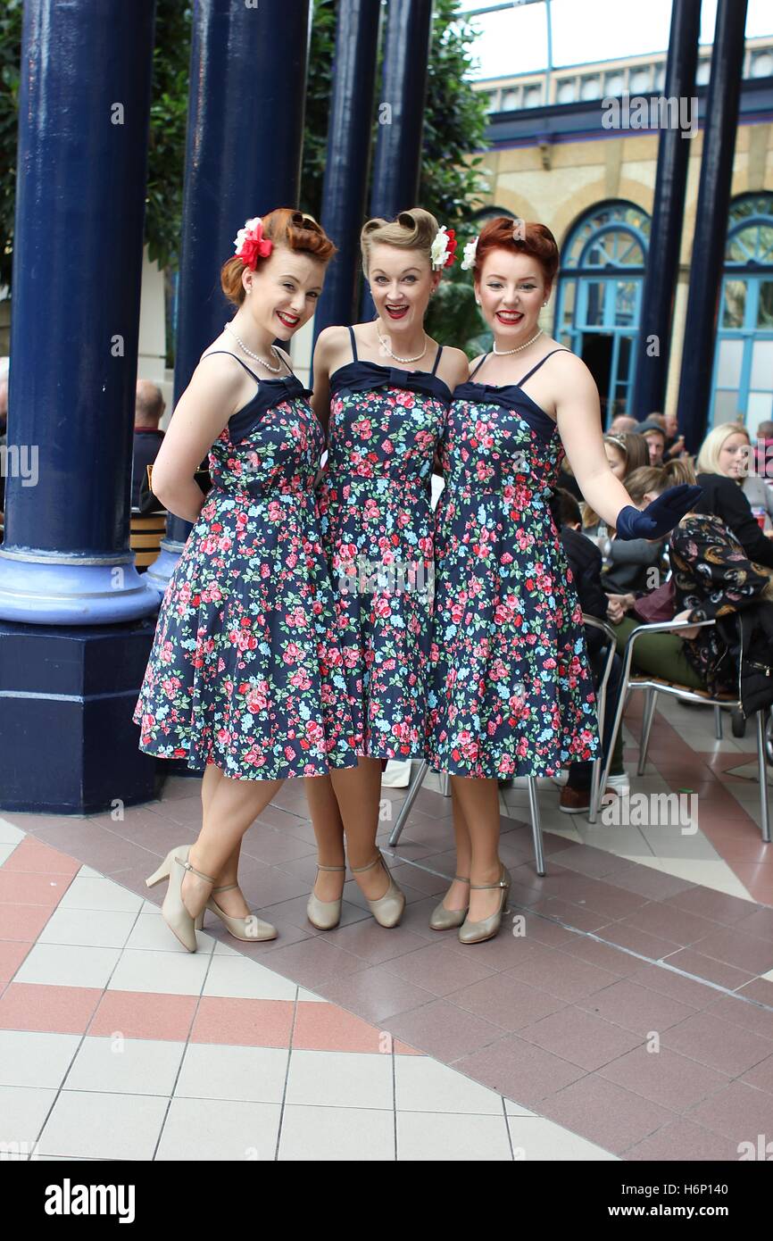 classic car show at Alexandra palace Stock Photo Alamy