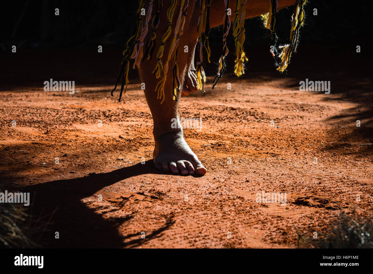 Feet of Anangu Aboriginal man performing traditional inma Stock Photo