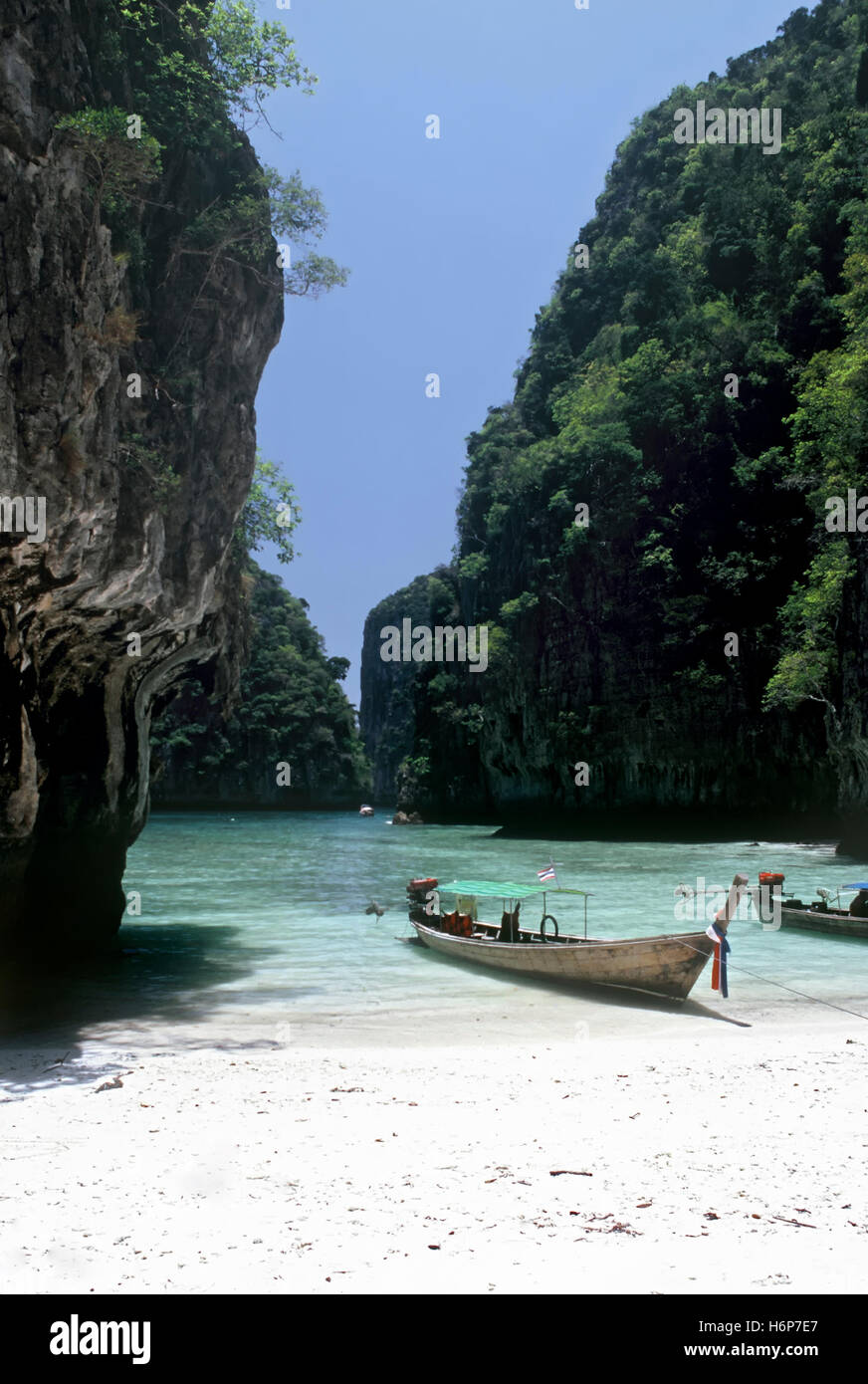Asia lakes hi-res stock photography and images - Alamy