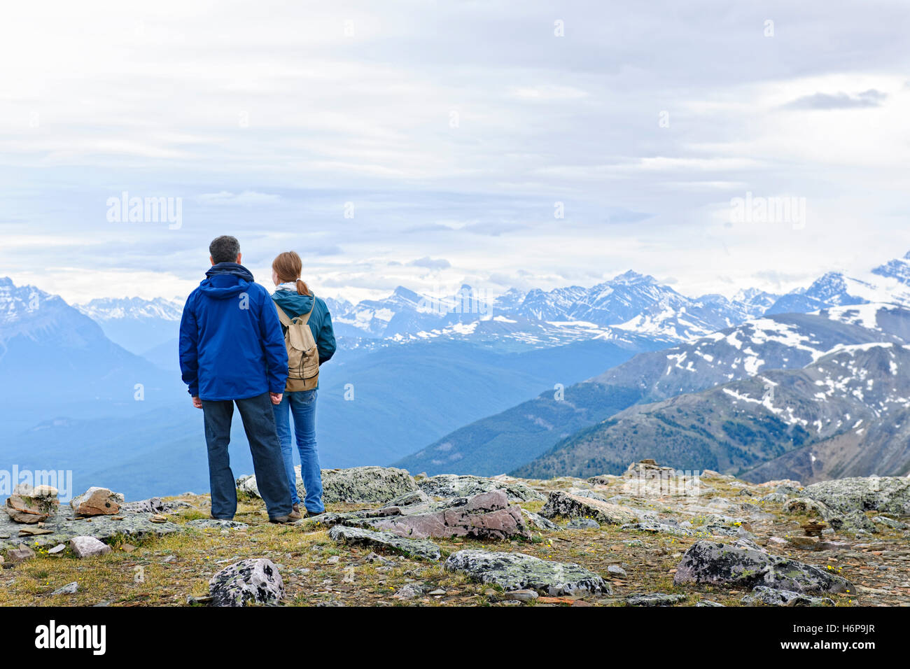 Hiking family mountains hi-res stock photography and images - Alamy